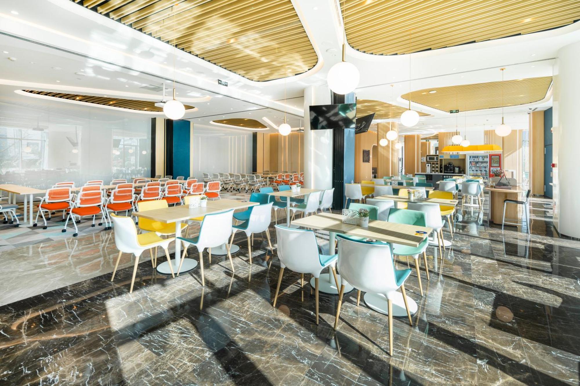 Hotel Express Pudong Zhangjiang By Ihg 4*