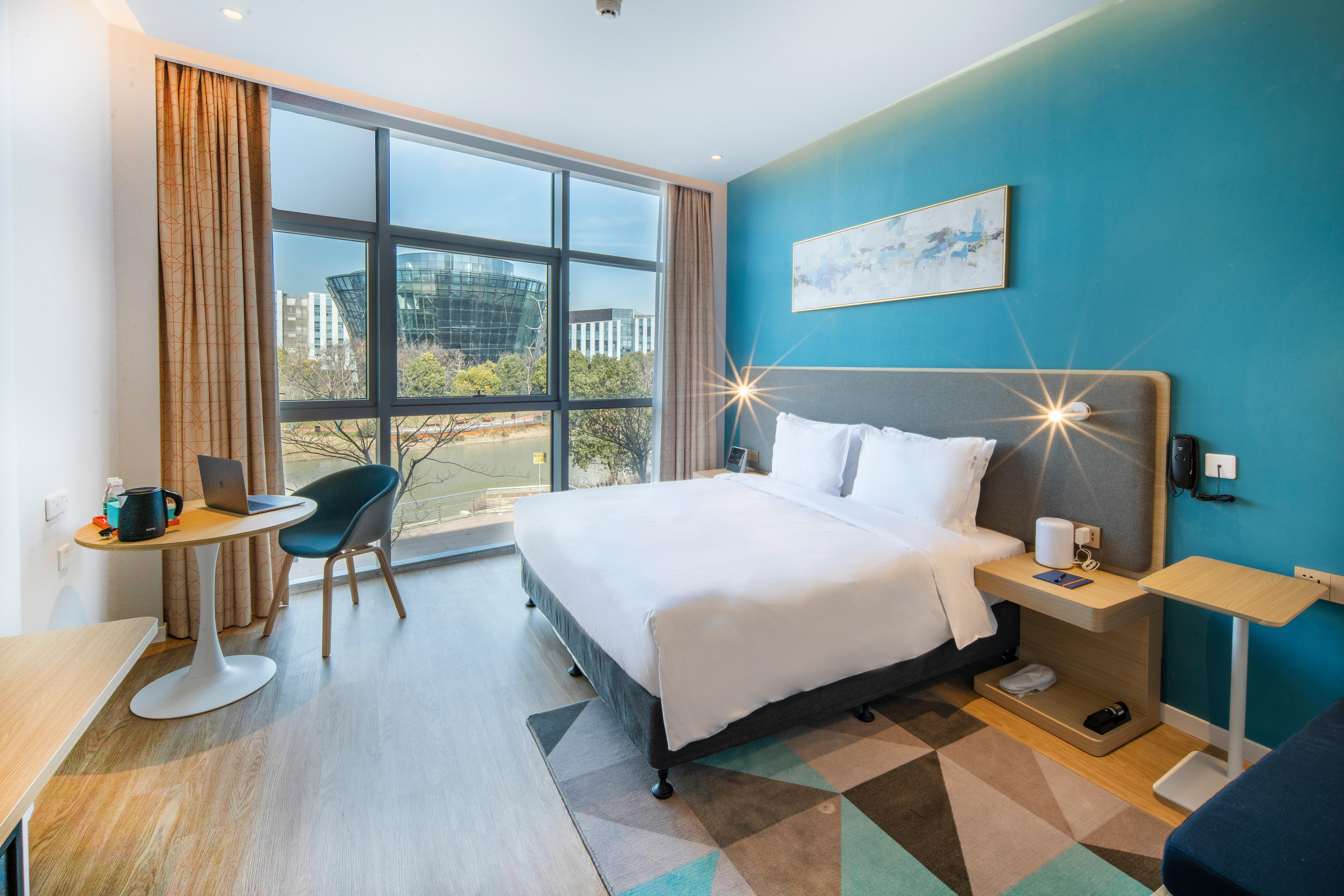 Express Pudong Zhangjiang By Ihg Hotel 4*