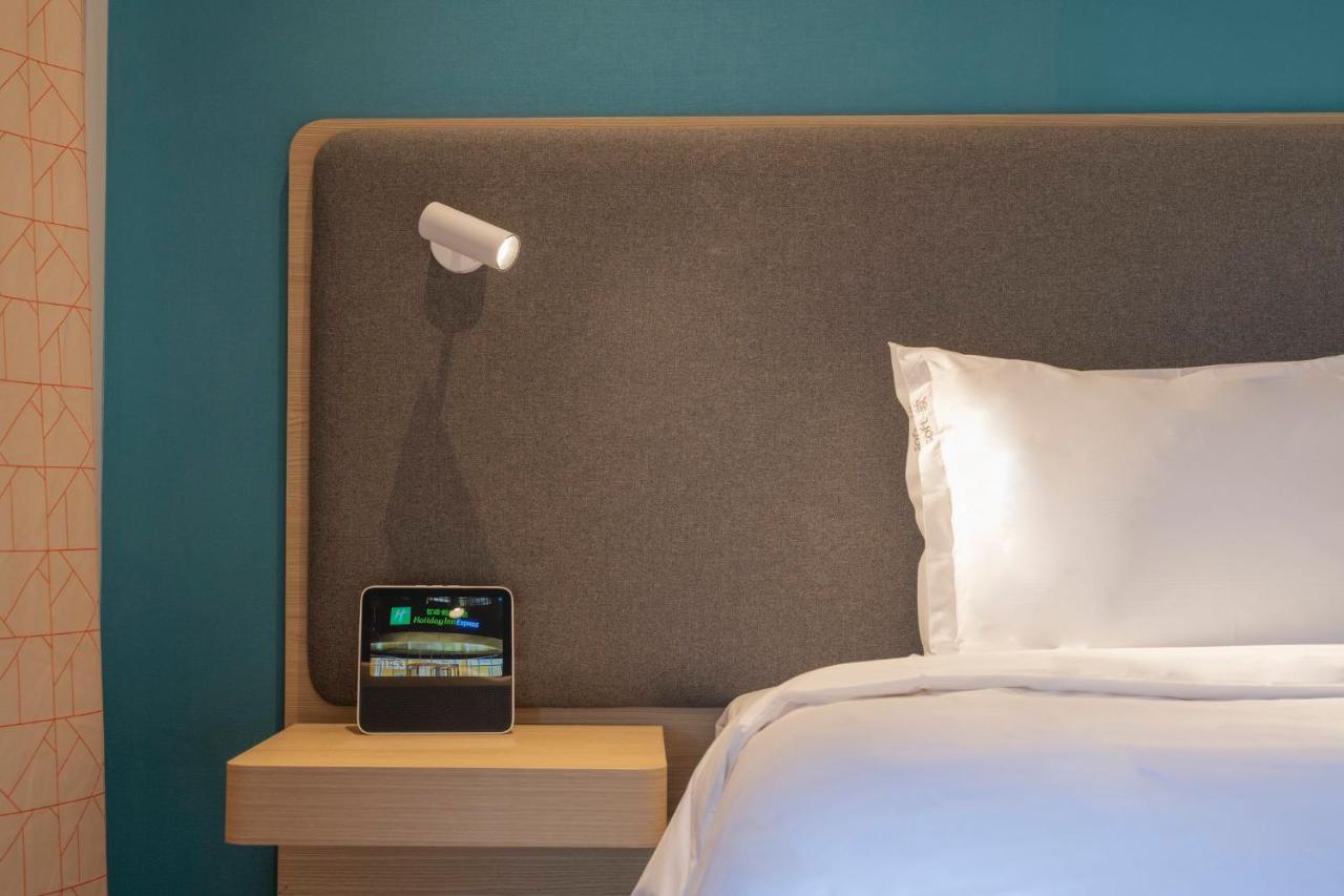 Express Pudong Zhangjiang By Ihg Hotel 4*