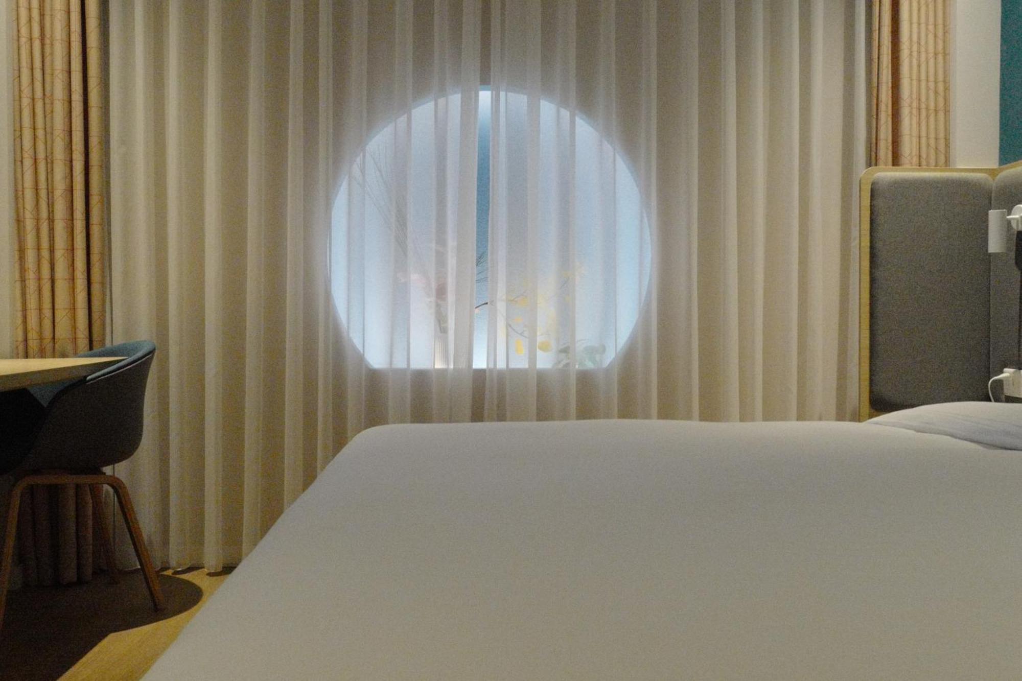 Express Pudong Zhangjiang By Ihg Hotel 4*